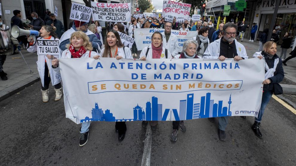 La Asociación para la Defensa de la Sanidad Pública culpó este jueves a la presidenta de la Comunidad de Madrid, Isabel Díaz Ayuso de que solo un pediatra de los 82 MIR que acabaron la especialidad quiera quedarse en Madrid