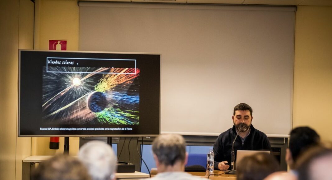 los sonidos del universo astrónomo ciego ONCE biblioteca eugenio trías el Retiro Madrid