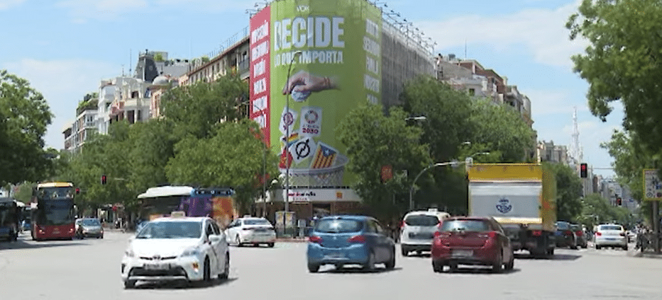 lona del odio Vox calle Alcalá Madrid