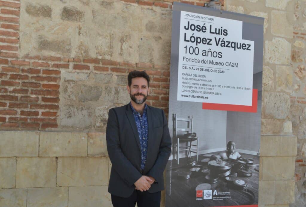 La Capilla del Oidor acoge una nueva exposición en homenaje al actor José Luis López Vázquez, con motivo de su centenario y en el marco de la campaña Alcine de Verano. El concejal de Cultura, Santiago Alonso, ha visitado la muestra, que permanecerá abierta hasta el próximo 25 de julio. 