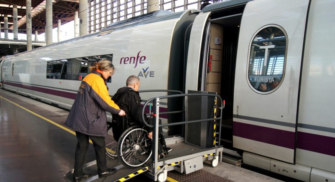 El Cermi denuncia “el grave deterioro” de la accesibilidad y la atención a viajeros con discapacidad en la estación de Chamartín