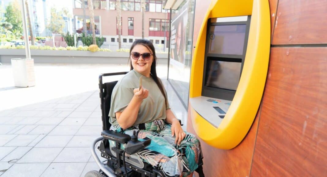 Estos son los requisitos que debe cumplir el cajero automático de un banco para que sea accesible