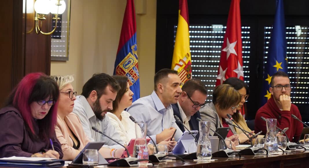 El Pleno del Ayuntamiento de Móstoles aprueba la creación de una red solidaria para combatir la soledad no deseada