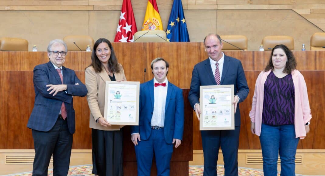 Las personas con discapacidad intelectual toman la Asamblea de Madrid para exigir una vida independiente Plena Inclusión Madrid artículo 49 Constitución