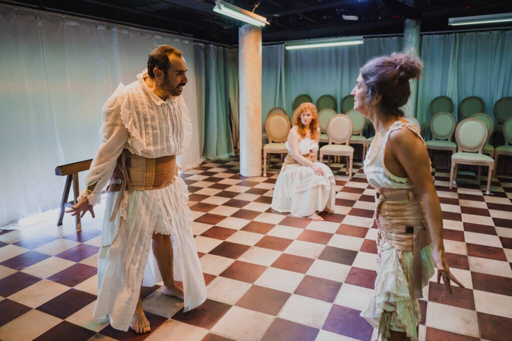 La Sala de la Princesa del Teatro María Guerrero acogerá entre este viernes y el 31 de marzo ‘El teatro de las locas’, una producción del Centro Dramático Nacional (CDN) con texto y dirección de Lola Blasco, que muestra cómo se ha asociado la locura con la mujer y todo lo relacionado con lo femenino a partir de un caso histórico sucedido en Francia.