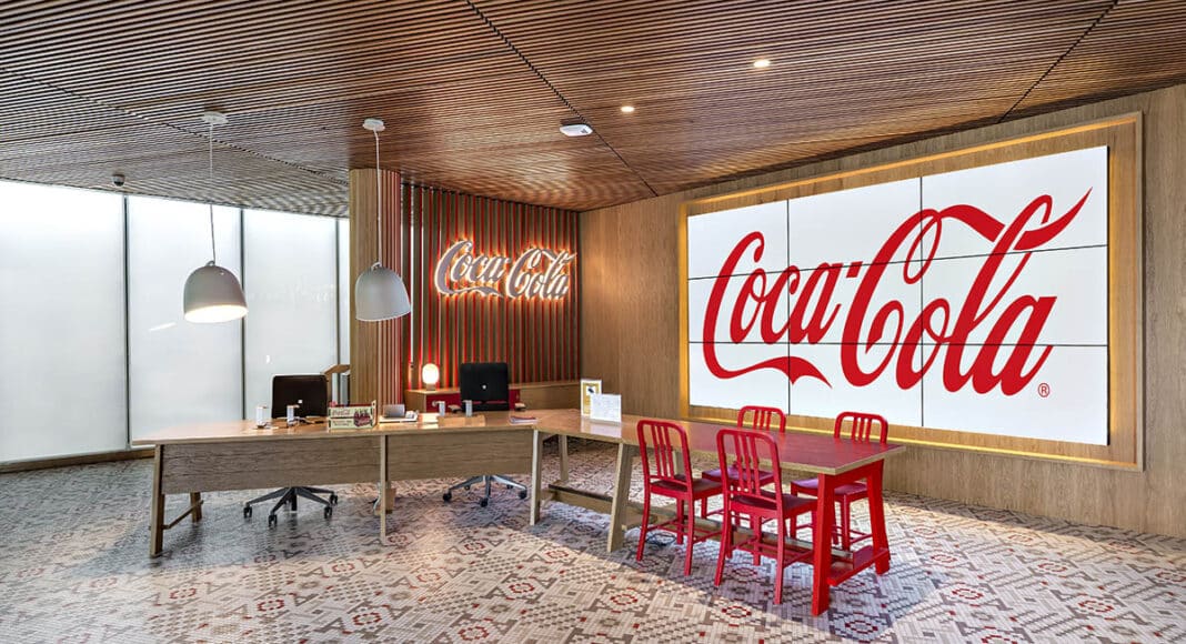 Coca-Cola realizará un ERE que afectará a 100 trabajadores de sus plantas en Barcelona y Madrid